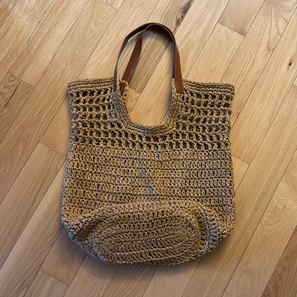 Banana Republic woven bag w/Leather handles